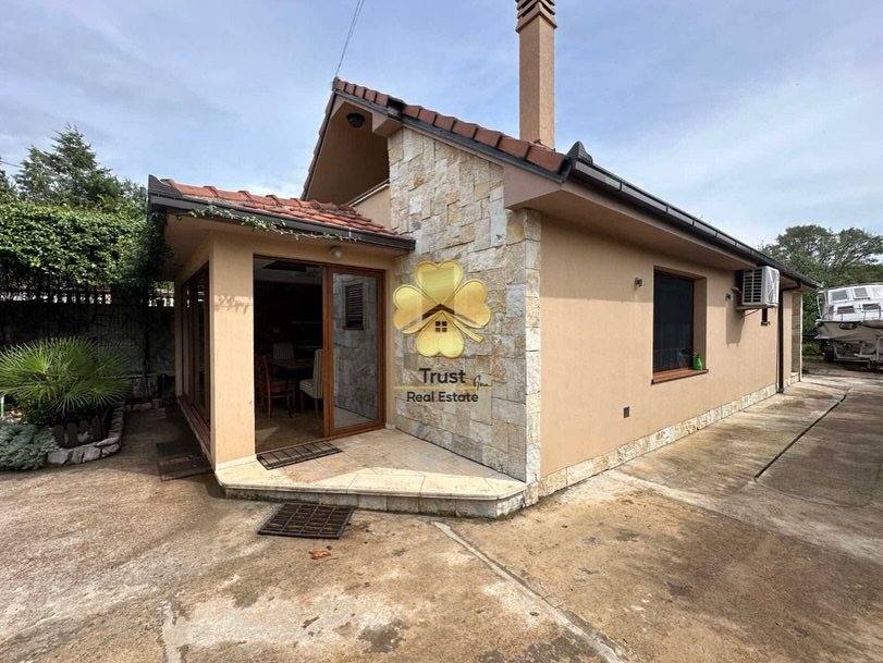 Kuca, Mareza, Podgorica, 94m2 — fotografija 1