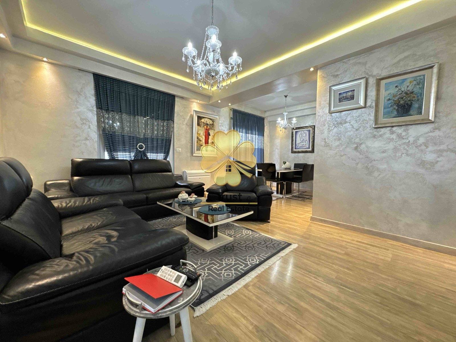 Trosoban stan, 100m2, Stari Aerodrom, Podgorica — fotografija 1