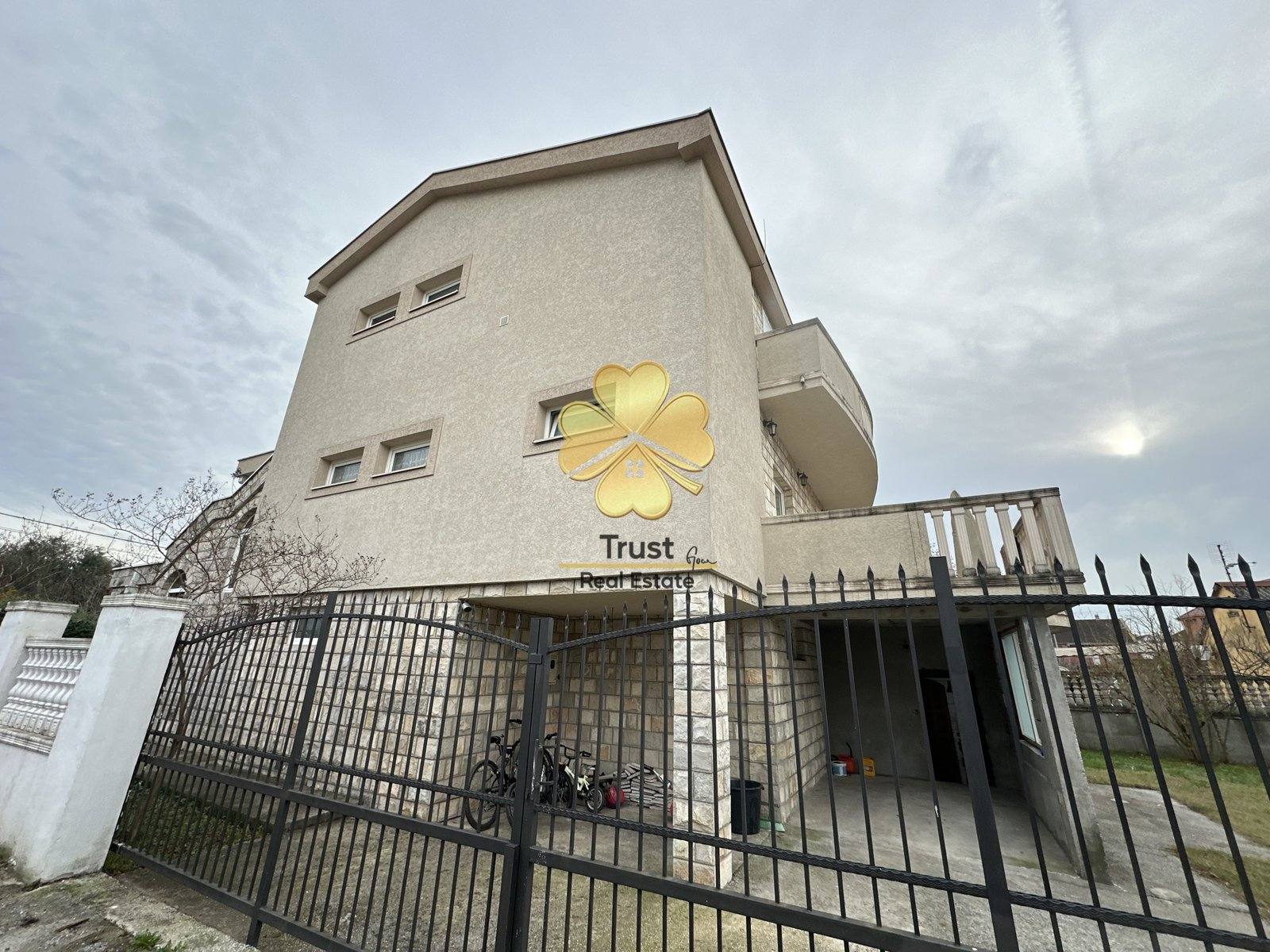 Kuca u Dalmatinskoj ulici, Tolosi, Podgorica, 400m2 — fotografija 2
