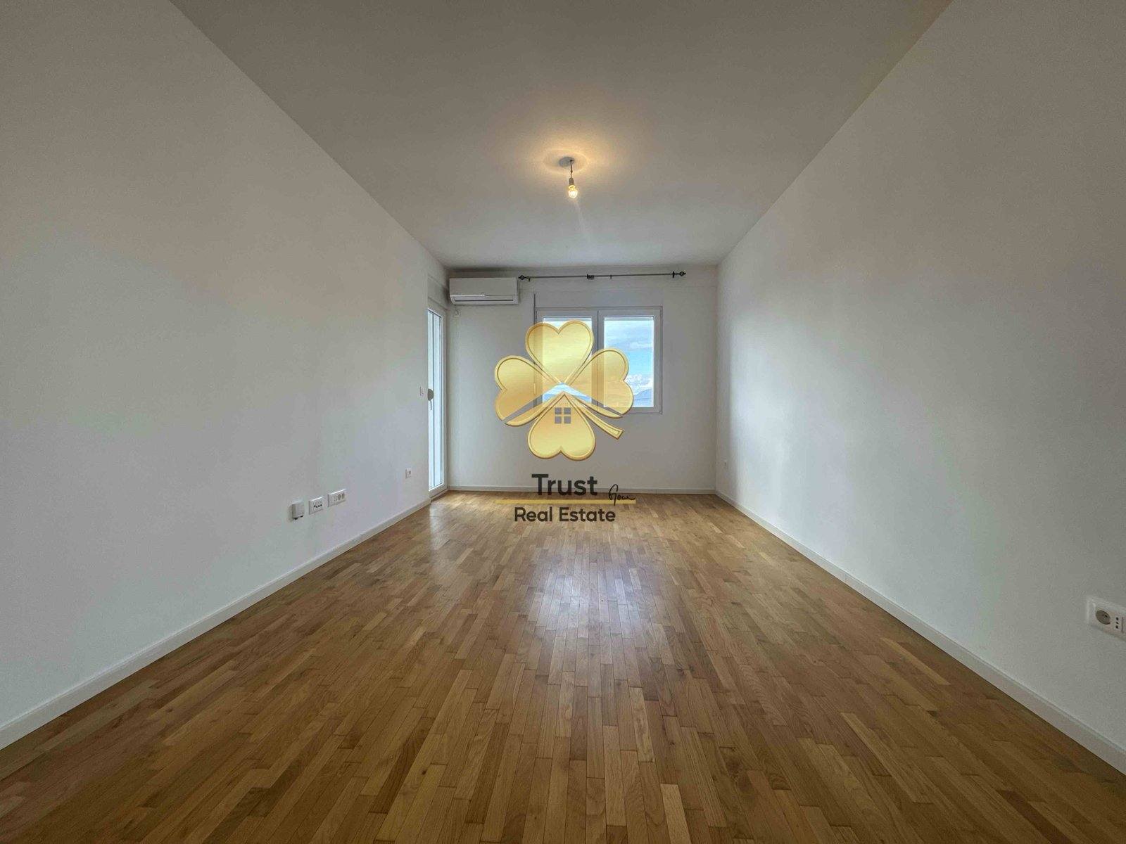 Dvosoban stan, Stari Aerodrom, 70m2, Podgorica — fotografija 1