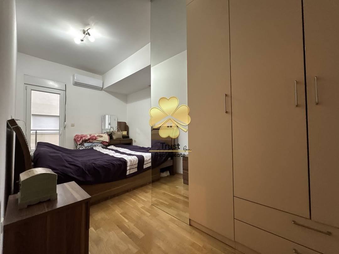 Trosoban stan, Blok 9, Podgorica, 95m2 — fotografija 2