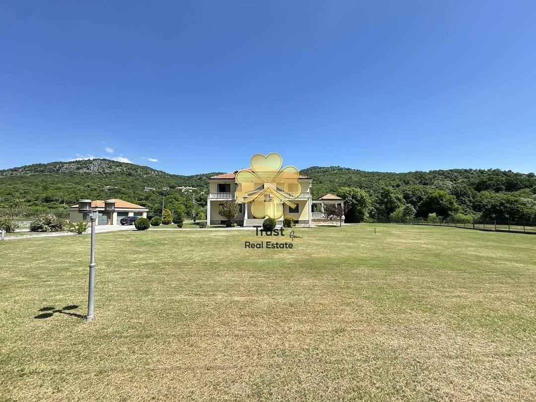 Na prodaju vila, 600m2,Velje Brdo , Podgorica — fotografija 1