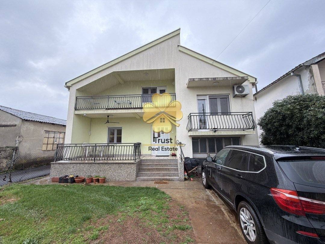 Kuća, 200m2, Tološi, Podgorica — fotografija 1