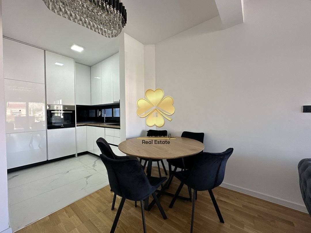 Trosoban stan, Blok 9, Podgorica, 130m2 — fotografija 12