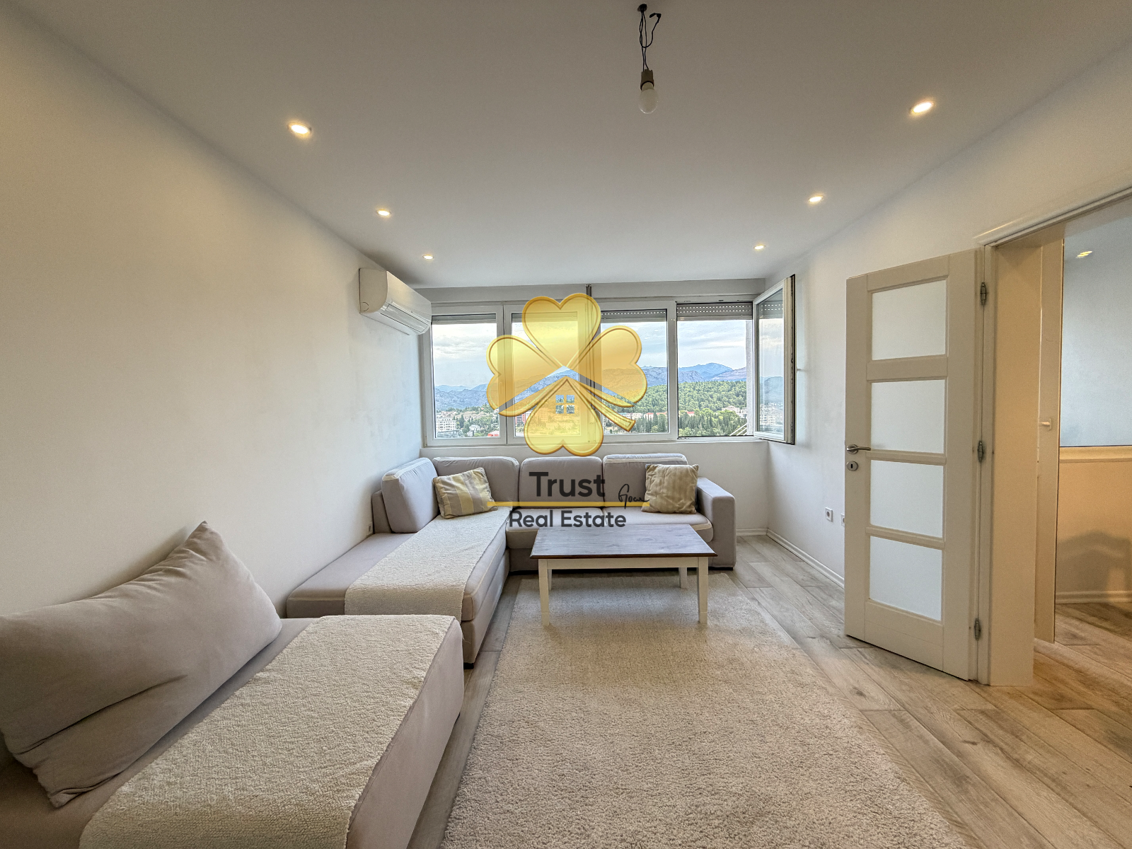 Dvosoban stan, Preko Morače, 75m2, Izdavanje — fotografija 1