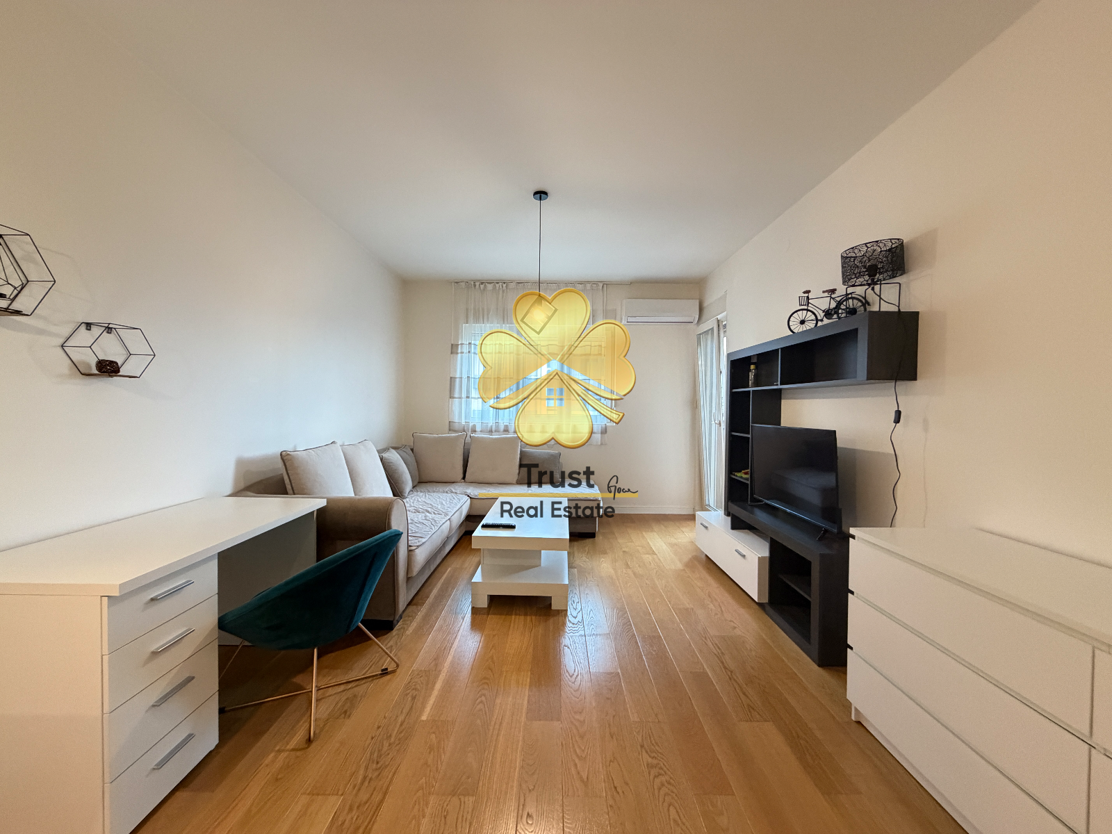 Modern 1-Bedroom Apartment for Rent in Central Point, 50m2 — photo 1