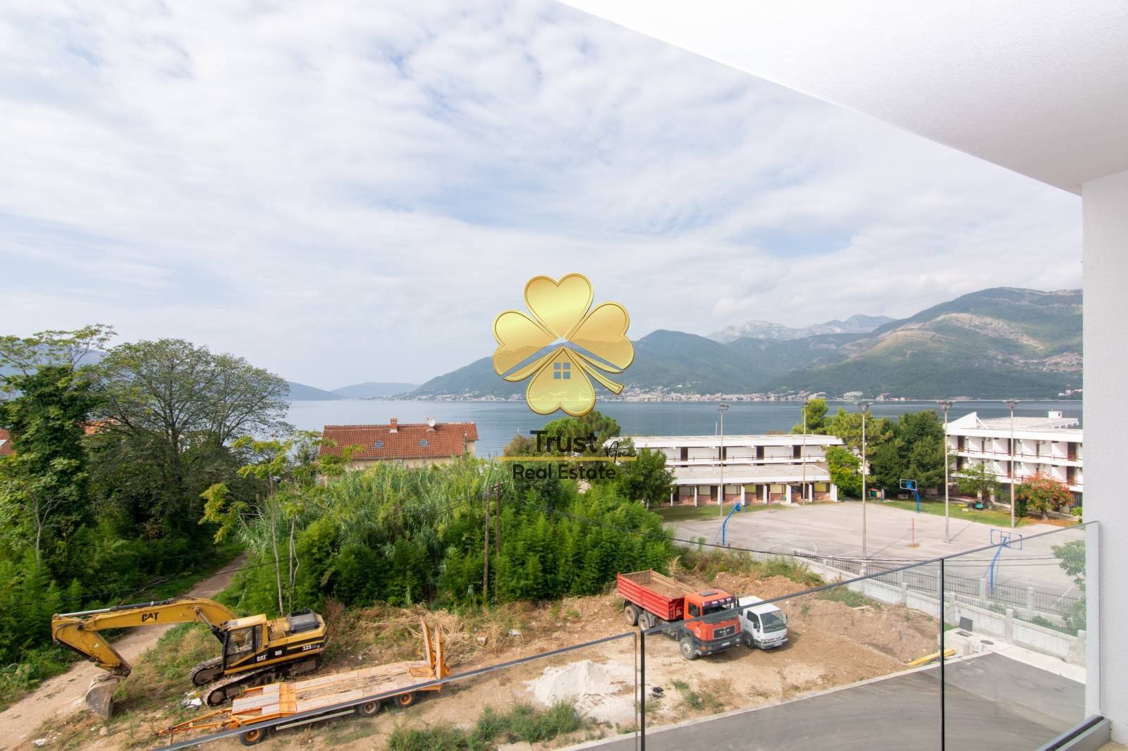 Dvosoban stan sa pogledom na more, Seljanovo, Tivat, 72m2 — fotografija 1