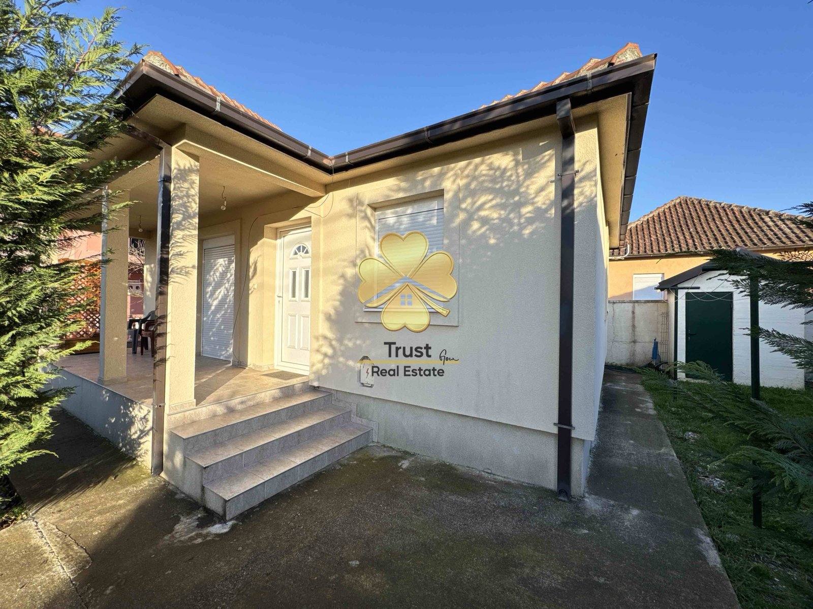 Kuca sa dvije spavace sobe, Velje Brdo, 70m2, Podgorica — fotografija 2