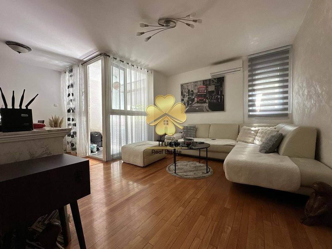 Dvosoban stan, Blok 5, Podgorica, 80m2 — fotografija 1