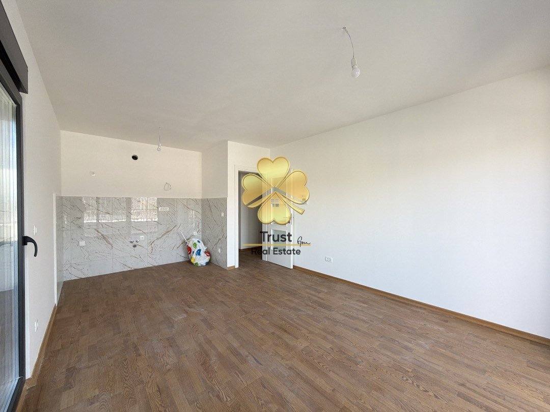 Dvosoban stan, 60m2, 1 Maj, Podgorica — fotografija 2