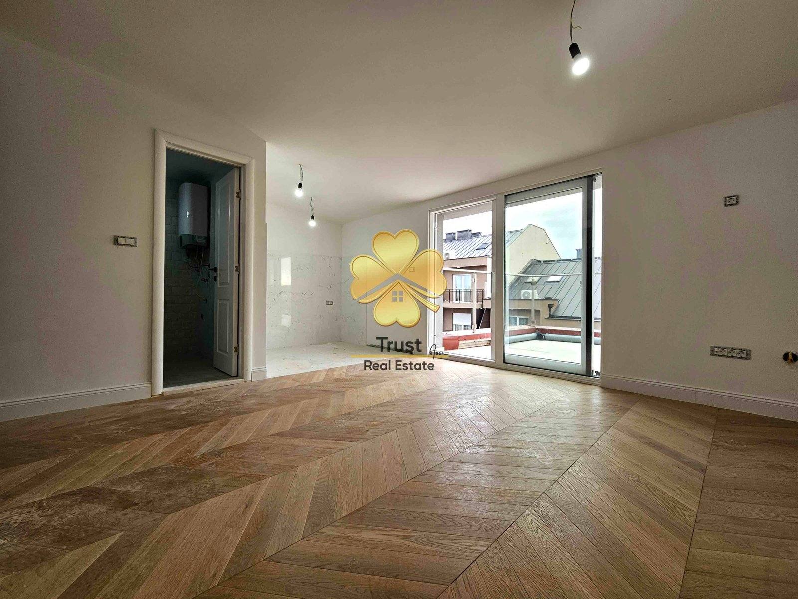 Garsonjera, Ljubovic, Podgorica, 23m2+10m2 — fotografija 2