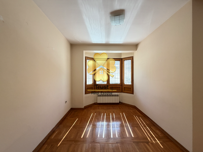 Spacious 3-Room Apartment for Rent in Rimski trg, 110m2