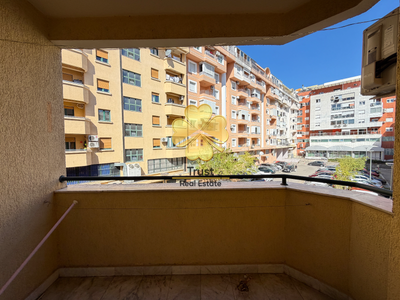 Spacious 3-Room Apartment for Rent in Rimski trg, 110m2