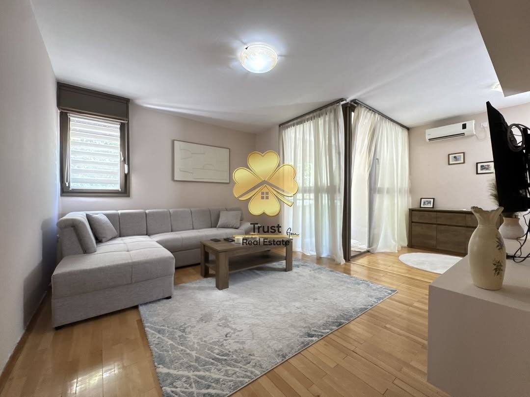 Dvosoban stan, Blok 5, Podgorica, 80m2 — fotografija 1