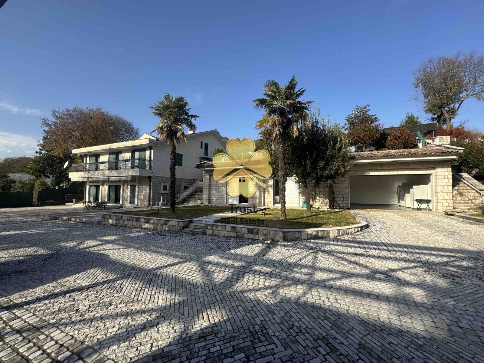 Kuca, Mareza, 360m2, Podgorica — fotografija 1
