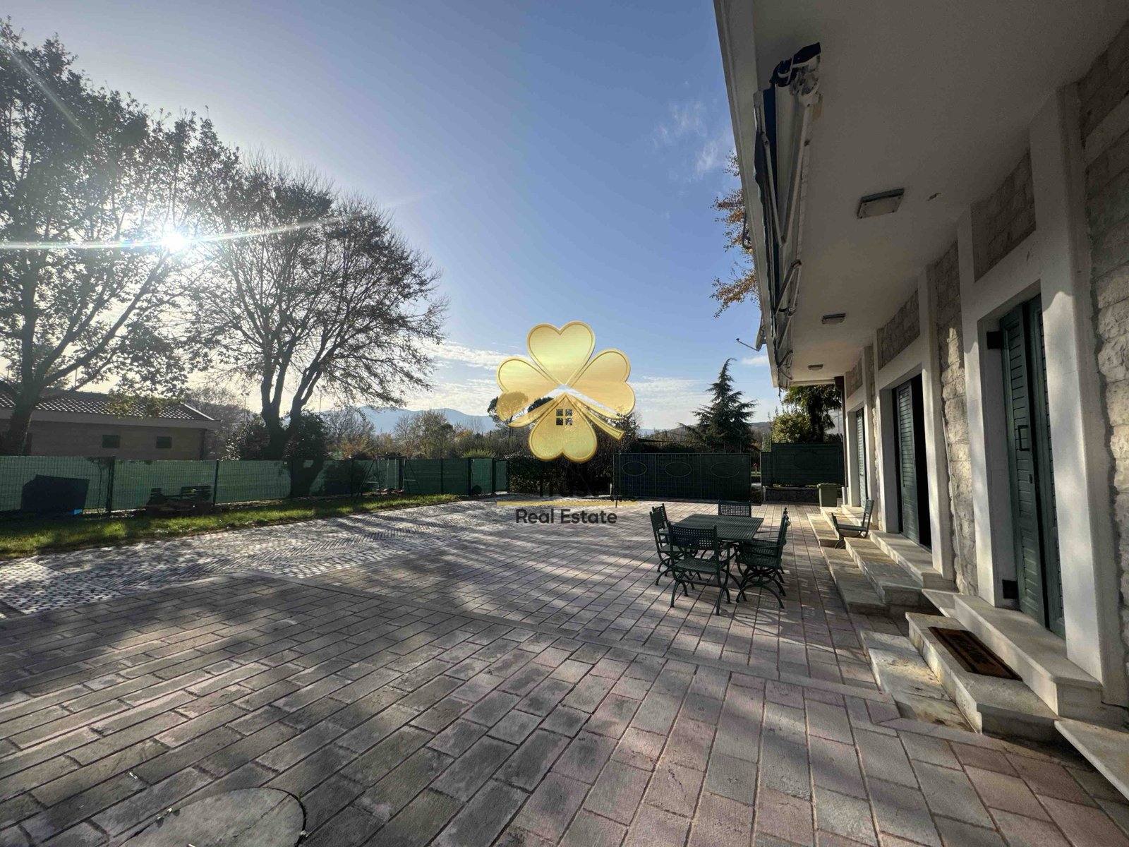 Kuca, Mareza, 360m2, Podgorica — fotografija 2