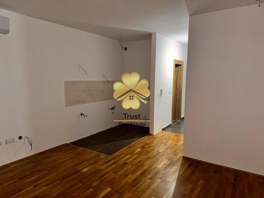 Dvosoban stan, Stari Aerodrom, Podgorica, 58m2 — fotografija 2